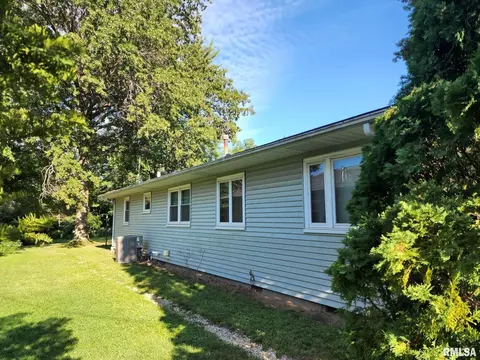 3333 3rd St, Moline, IL 61265 photo 2