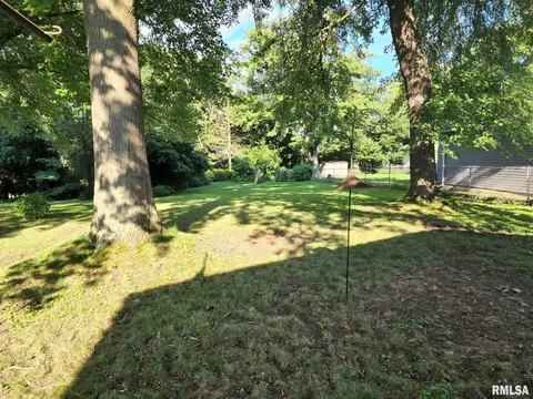 3333 3rd St, Moline, IL 61265 photo 4