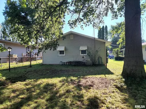 3333 3rd St, Moline, IL 61265 photo 3