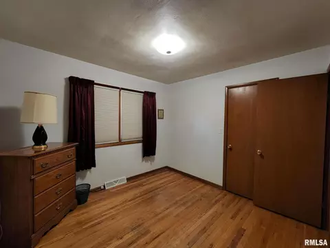 3333 3rd St, Moline, IL 61265 photo 8