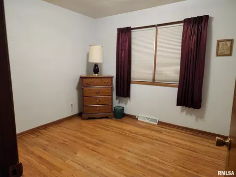 3333 3rd St, Moline, IL 61265 photo 9