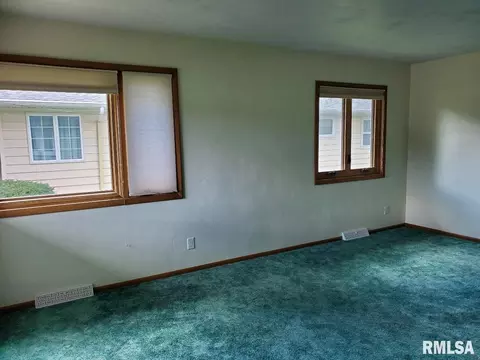 3333 3rd St, Moline, IL 61265 photo 7