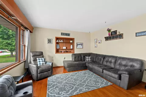 609 3rd St, Sherrard, IL 61281 photo 5