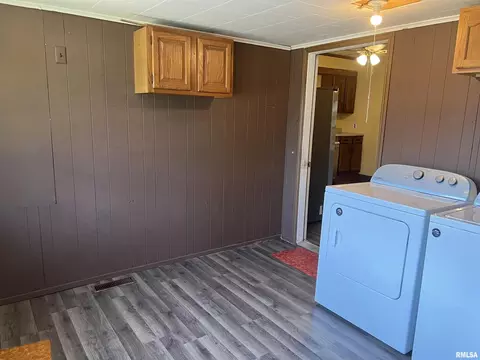 611 E Florence St, Sesser, IL 62884 photo 31