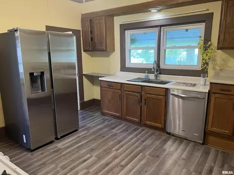 611 E Florence St, Sesser, IL 62884 photo 15