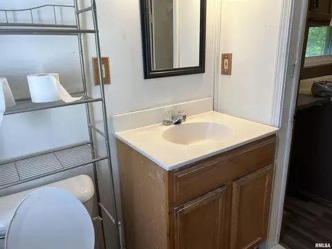 611 E Florence St, Sesser, IL 62884 photo 27