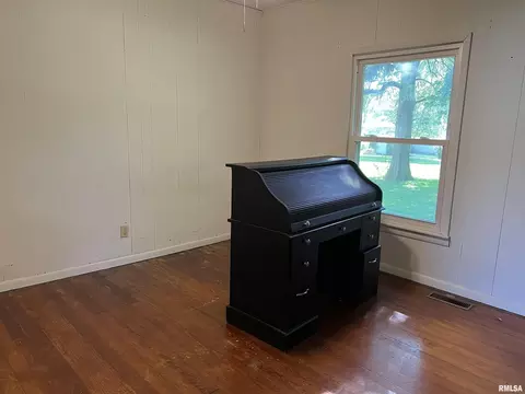 611 E Florence St, Sesser, IL 62884 photo 21