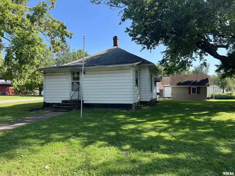 611 E Florence St, Sesser, IL 62884 photo 4