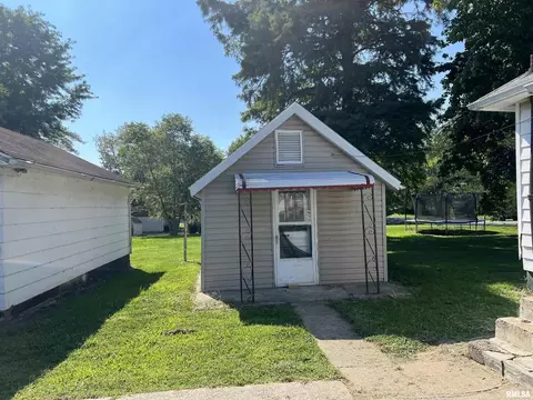 611 E Florence St, Sesser, IL 62884 photo 8