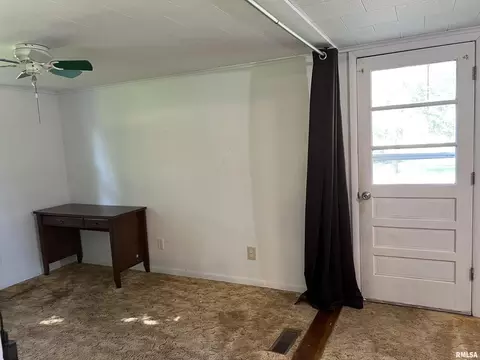 611 E Florence St, Sesser, IL 62884 photo 25