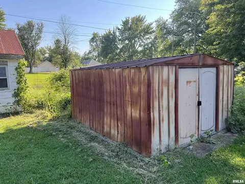 611 E Florence St, Sesser, IL 62884 photo 35