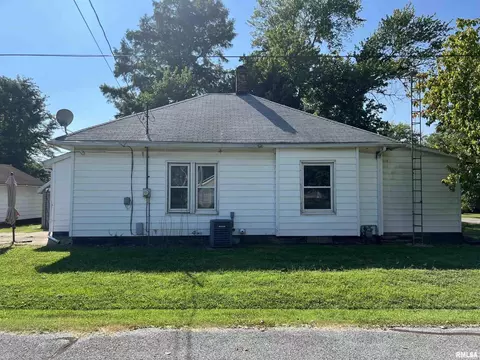 611 E Florence St, Sesser, IL 62884 photo 5