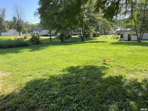 611 E Florence St, Sesser, IL 62884 photo 10