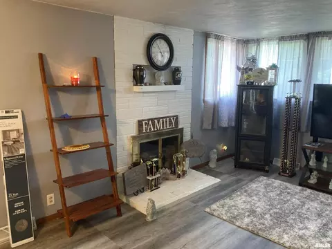 711 5th Ave, Silvis, IL 61282 photo 3