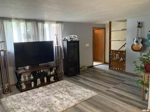 711 5th Ave, Silvis, IL 61282 photo 4