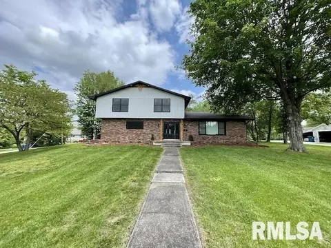 904 Laclede Ave, Carterville, IL 62918
