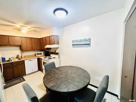 3069 4th St #9, Moline, IL 61265 photo 3