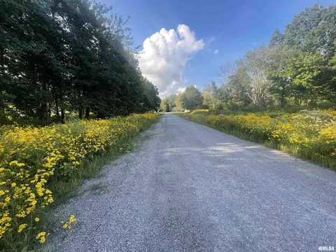 000 Blake Dr, Carterville, IL 62918