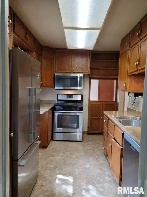 1907 46th St, Moline, IL 61265 photo 12