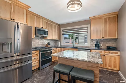 2321 13th St, Moline, IL 61265 photo 6