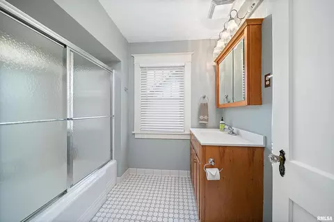 2321 13th St, Moline, IL 61265 photo 14