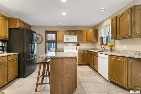 112 Blackhawk Dr, Park View, IA 52748 photo 8