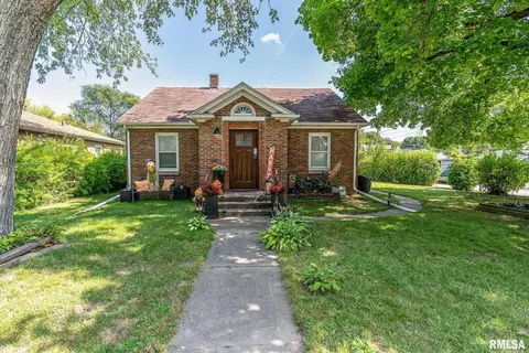 1028 25th St, Moline, IL 61265 photo 1