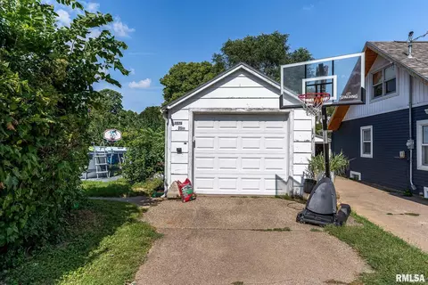 1028 25th St, Moline, IL 61265 photo 16