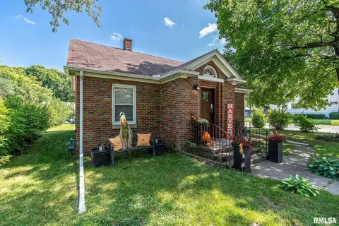 1028 25th St, Moline, IL 61265 photo 2