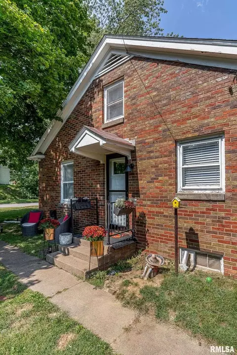 1028 25th St, Moline, IL 61265 photo 3