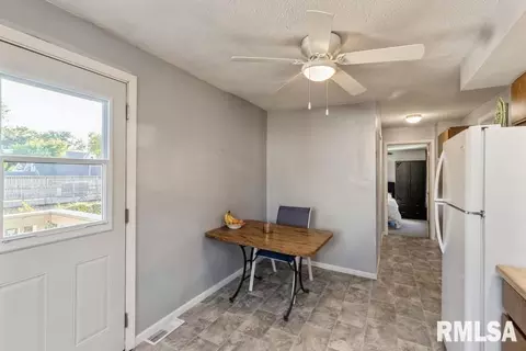 105 E Park St, Morrison, IL 61270 photo 9