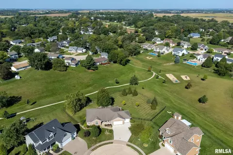 15 Nicholas Ct, Eldridge, IA 52748 photo 38
