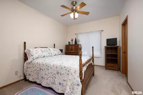 15 Nicholas Ct, Eldridge, IA 52748 photo 22