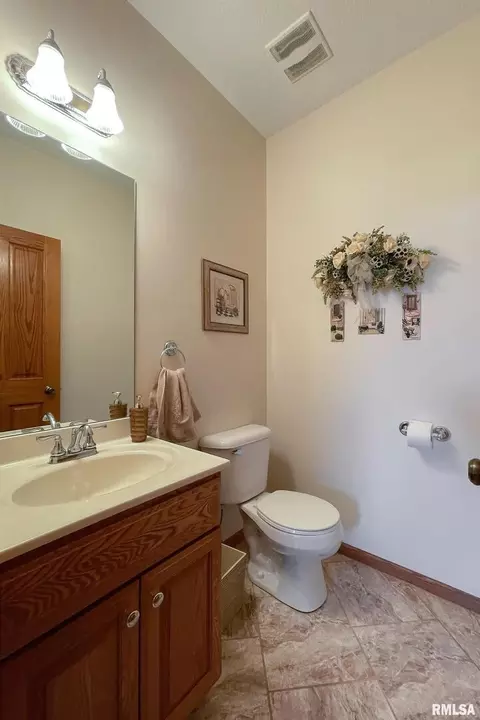 15 Nicholas Ct, Eldridge, IA 52748 photo 16
