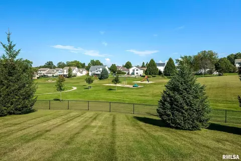 15 Nicholas Ct, Eldridge, IA 52748 photo 32