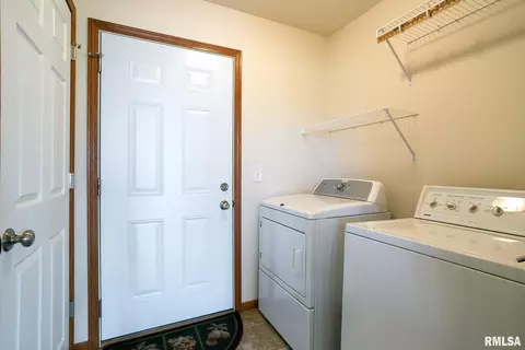 607 E Iowa St, Eldridge, IA 52748 photo 18