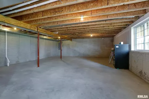 607 E Iowa St, Eldridge, IA 52748 photo 19