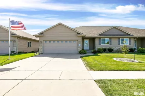 607 E Iowa St, Eldridge, IA 52748 photo 1