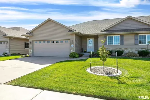 607 E Iowa St, Eldridge, IA 52748 photo 2