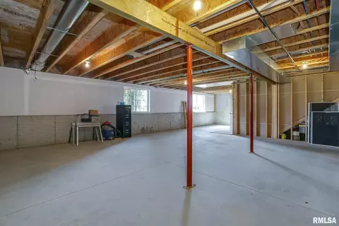 607 E Iowa St, Eldridge, IA 52748 photo 20