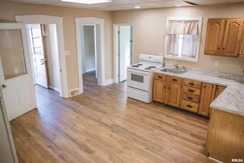 107 W Maple St, Ursa, IL 62376 photo 2