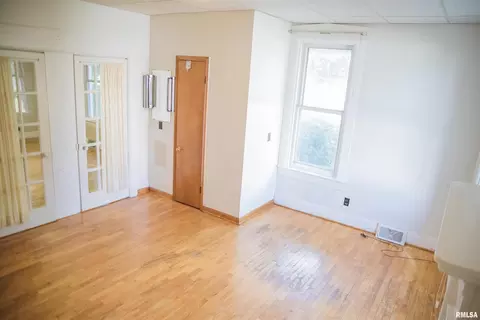 107 W Maple St, Ursa, IL 62376 photo 6
