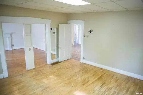 107 W Maple St, Ursa, IL 62376 photo 4