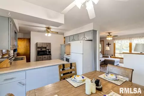 1405 10th St, Silvis, IL 61282 photo 10