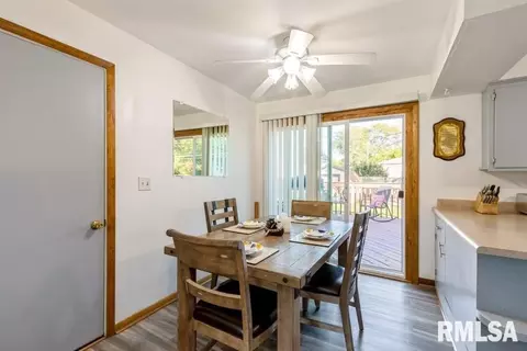 1405 10th St, Silvis, IL 61282 photo 9