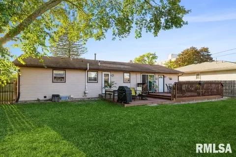 1405 10th St, Silvis, IL 61282 photo 3