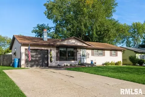 1405 10th St, Silvis, IL 61282 photo 2