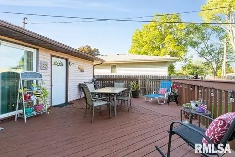 1405 10th St, Silvis, IL 61282 photo 4