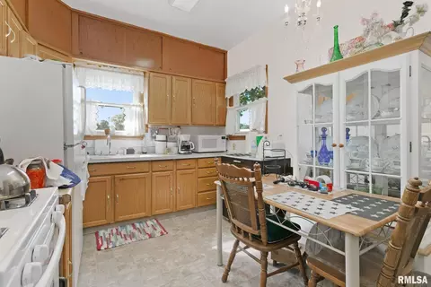 1929 32nd St, Moline, IL 61265 photo 8