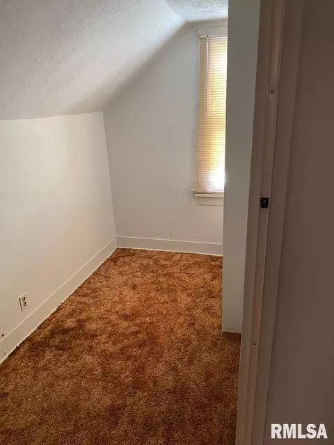 120 4th St, Silvis, IL 61282 photo 9